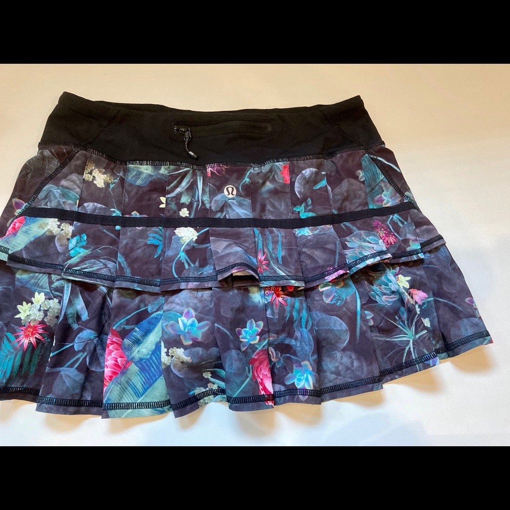 Lululemon tennis skirt size 4